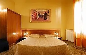 la-luna-guest-house.it-tuscanyhotel.com/